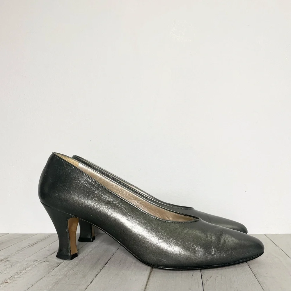 ROBERT GEORGIO NEW YORK Vintage Leather Pumps
